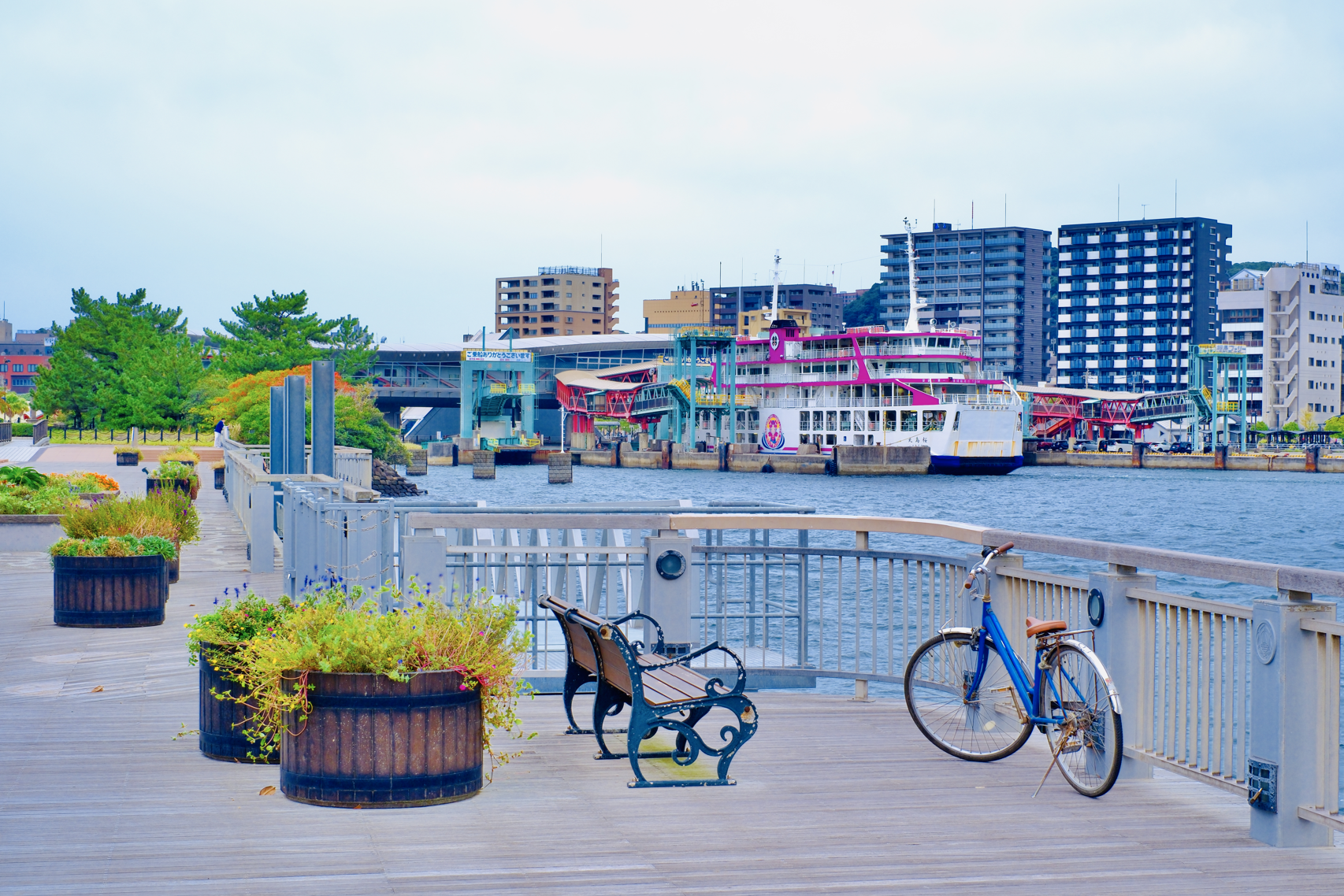 しおかぜ通り（鹿児島市本港新町）-1