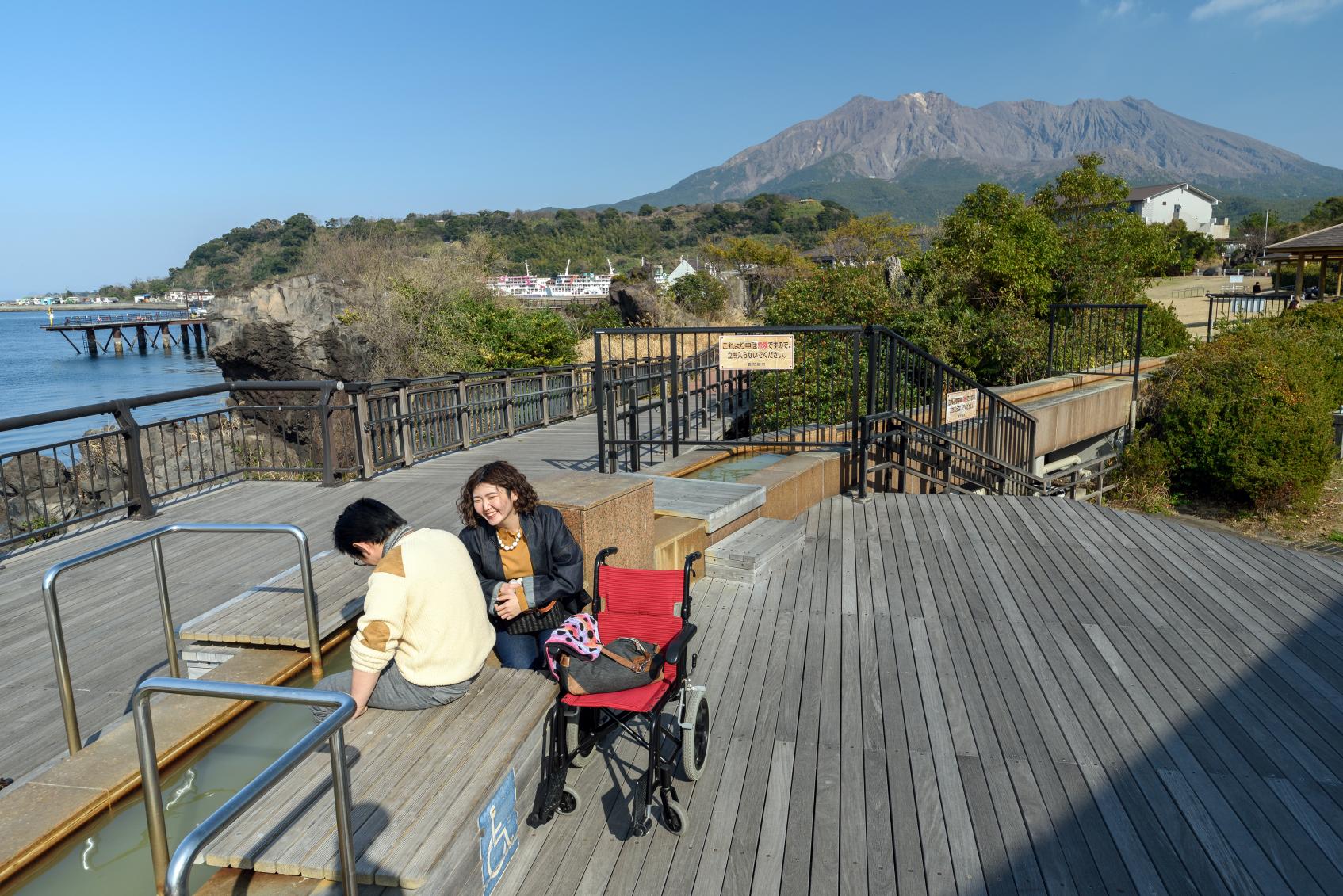 「桜島」溶岩なぎさ公園足湯-1