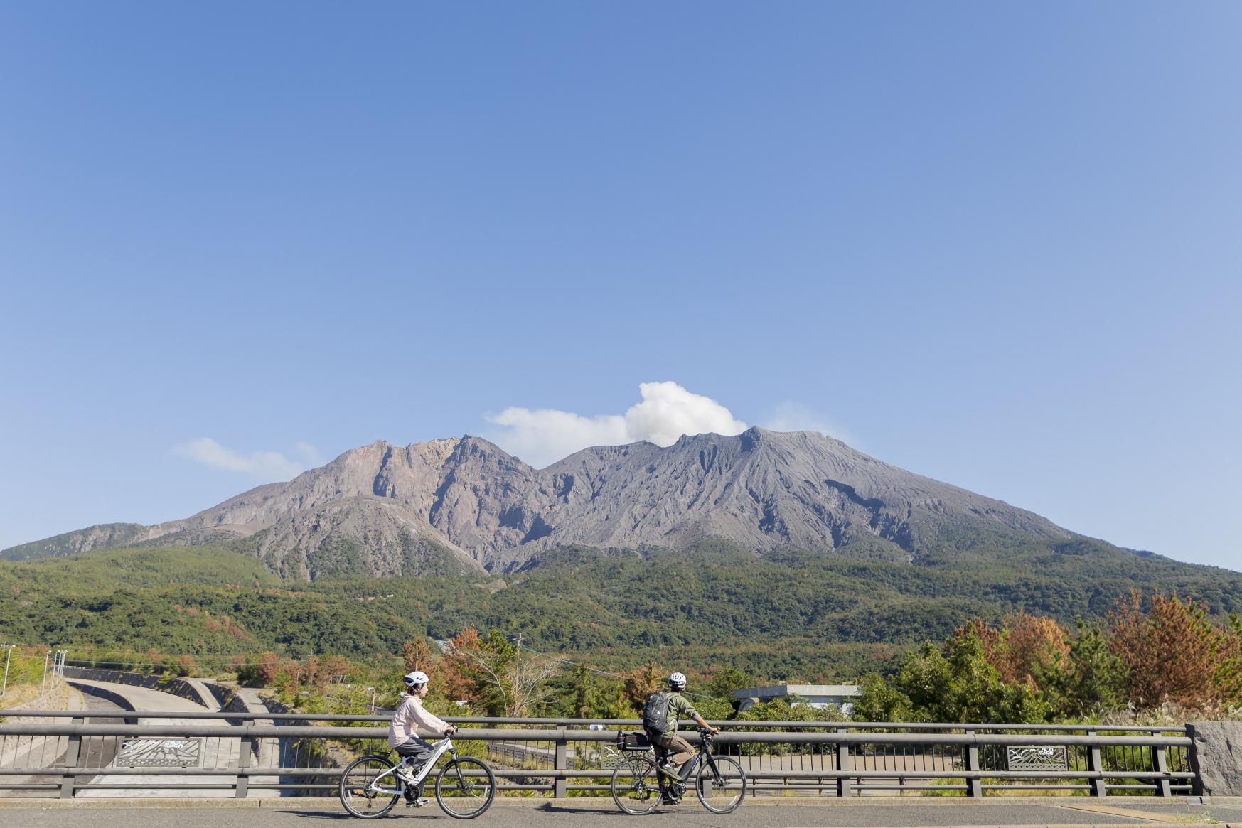 近距离接近火山的电动自行车之旅。-0
