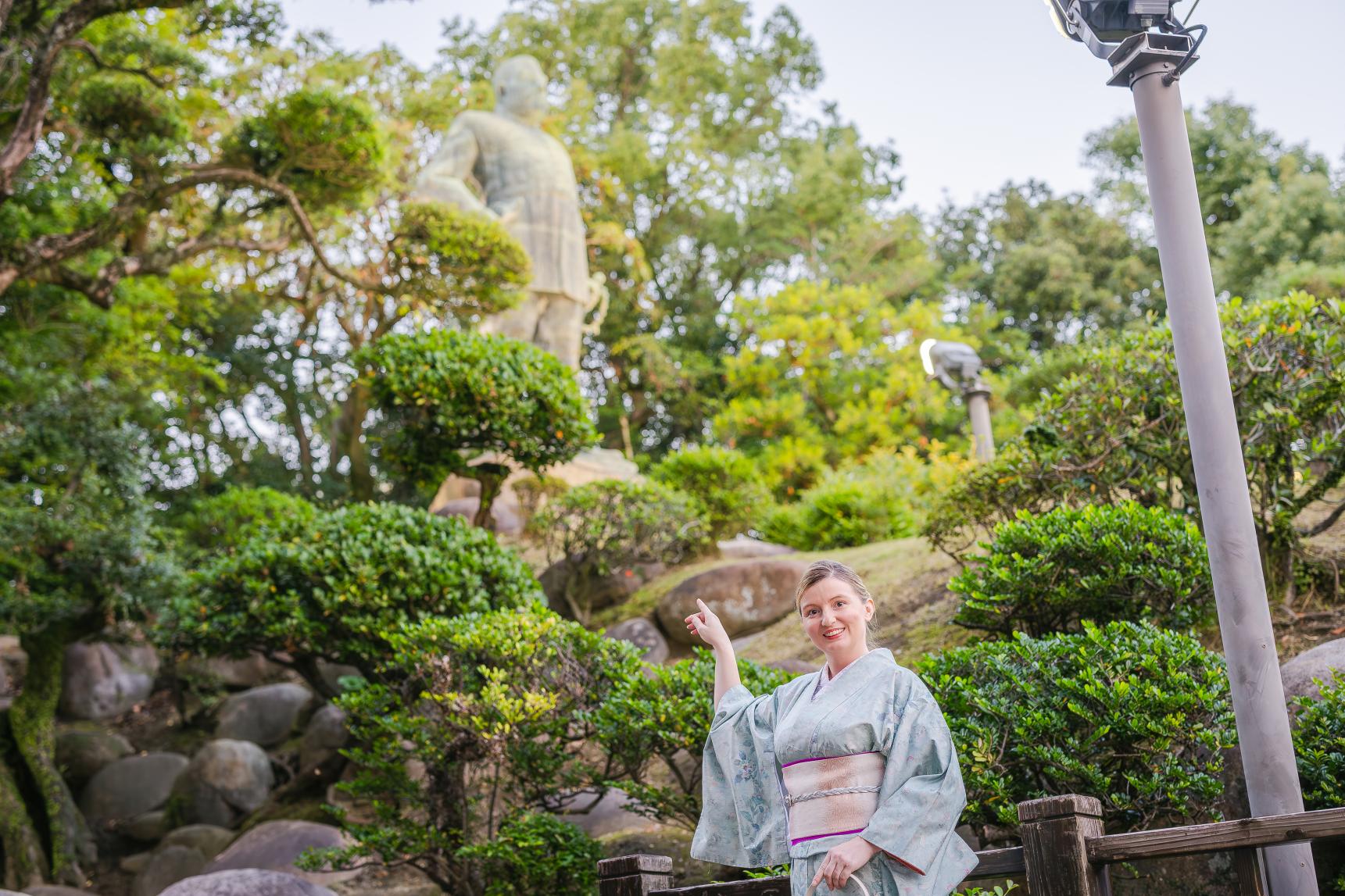 大島紬を着て、ライトアップされた歴史と文化の道を散策-1