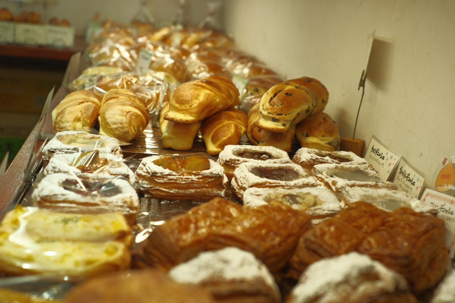 아침활동은 조식부터   갓 구운 빵이 기다리고 있습니다-1