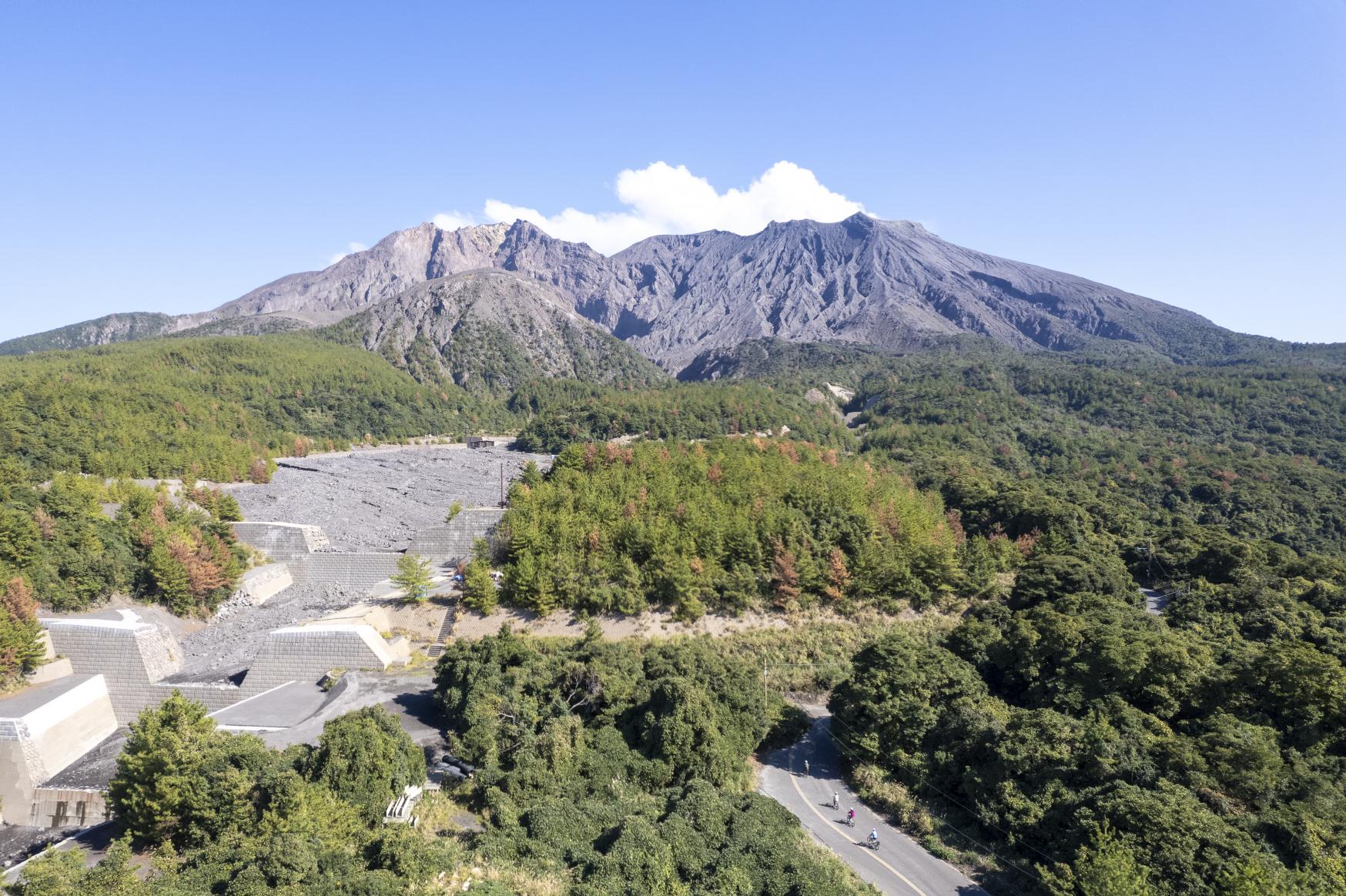 在樱岛活火山上体验独特的探险之旅。-1