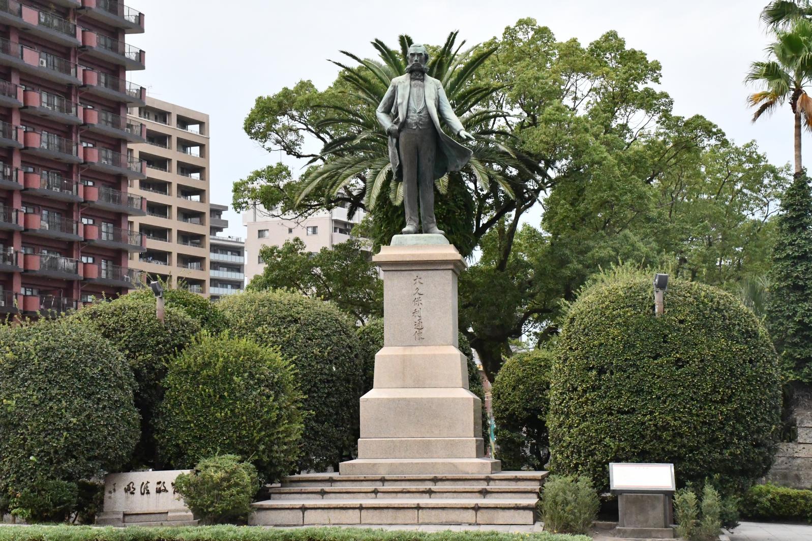 Bronze statue of Okubo Toshimichi-1