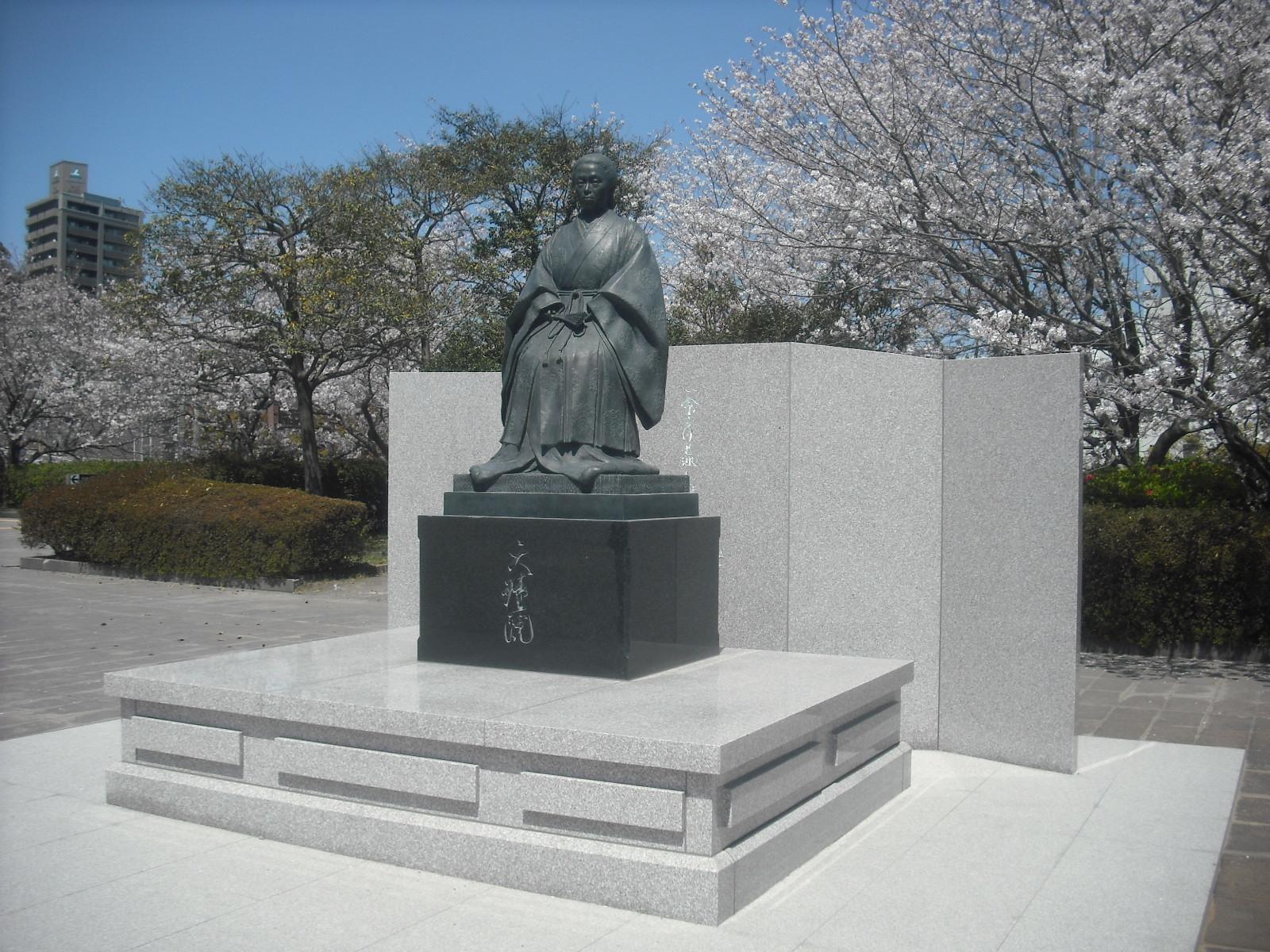 Statue of Tenshoin-1