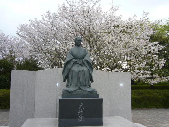 Statue of Tenshoin-3