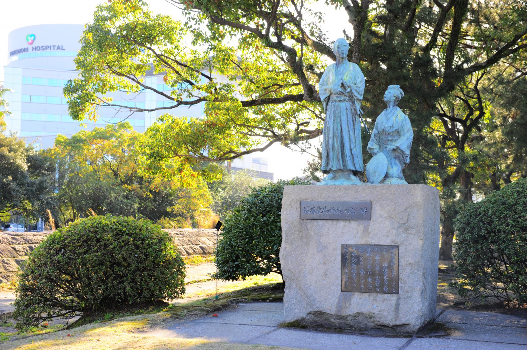 坂本龍馬新婚の旅碑-1