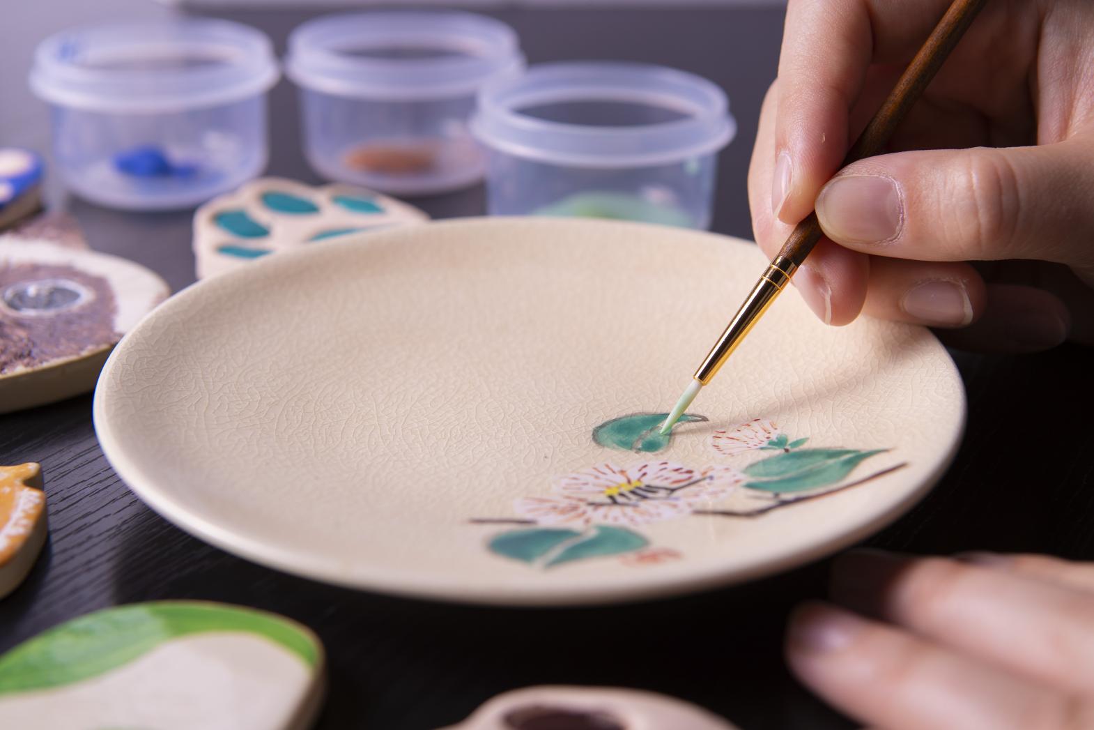 Sengan-en - Painting Satsuma Ware pottery-1