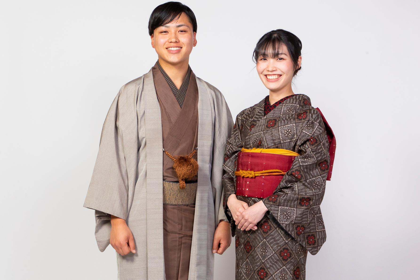 Sengan-en - Trying on traditional clothing-3
