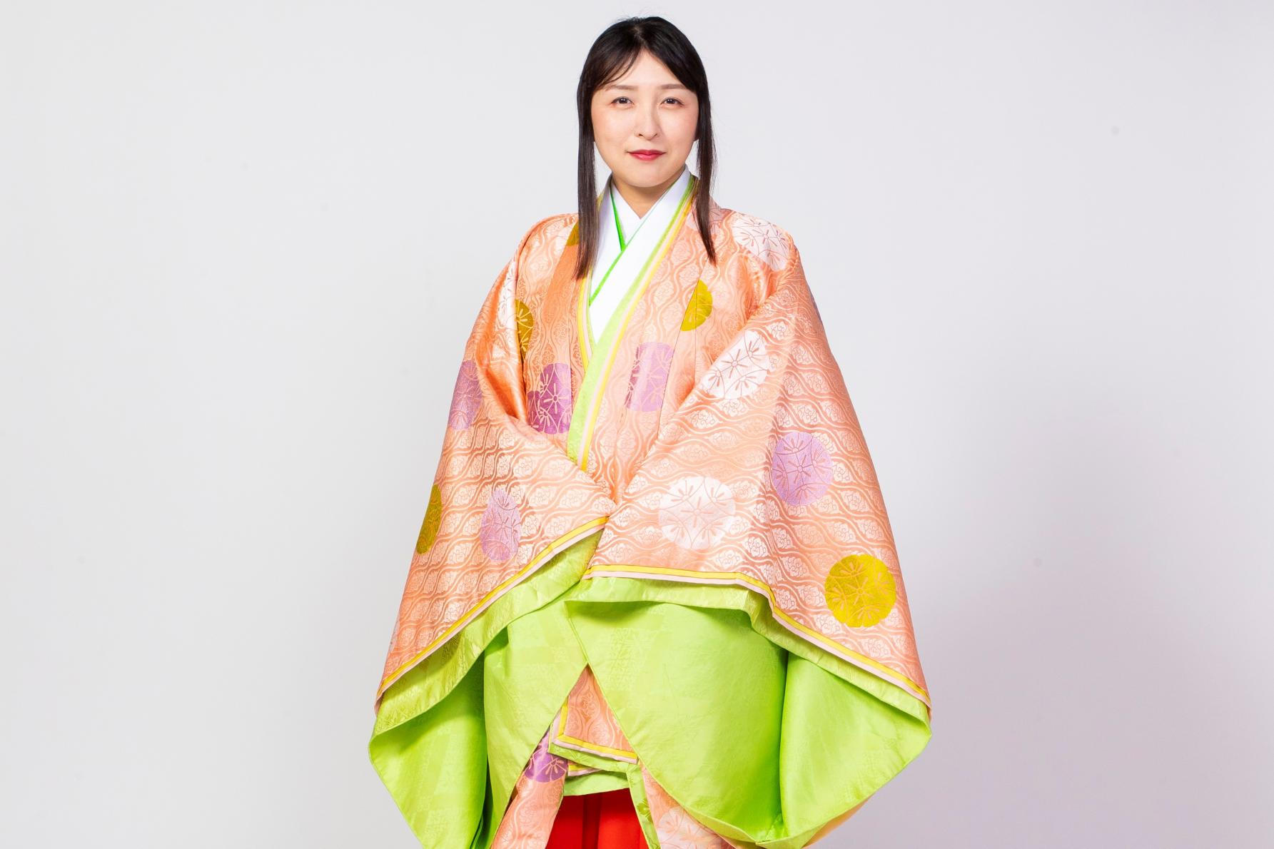 Sengan-en - Trying on traditional clothing-1